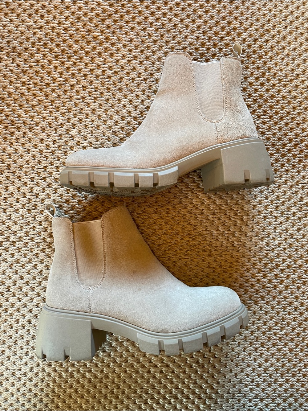 Steve Madden | Suede Chunky Chelsea Boots in Light Beige